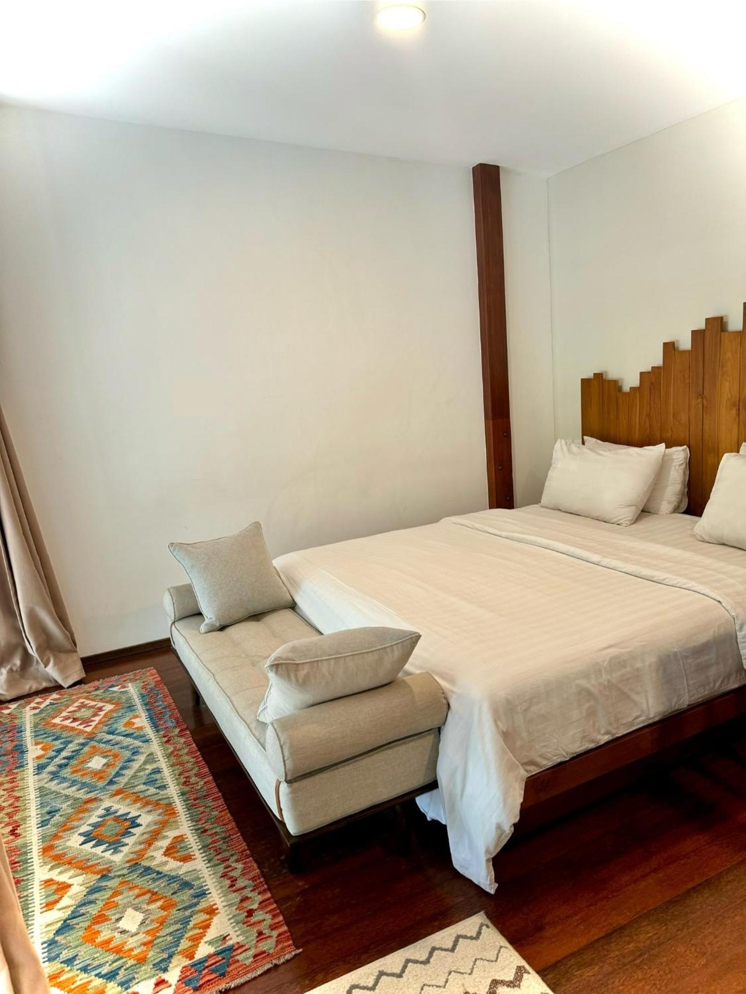 Stylish Tropical 2 Bedroom , , 400m To Finn