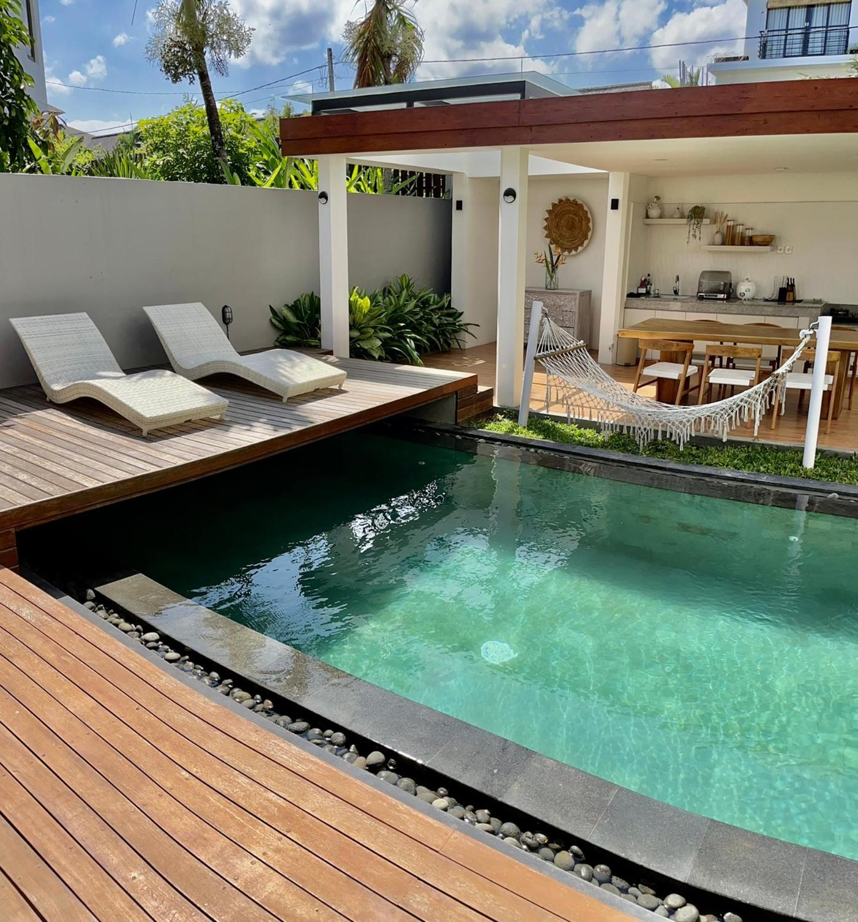 Stylish Tropical 2 Bedroom , , 400m To Finn Villa