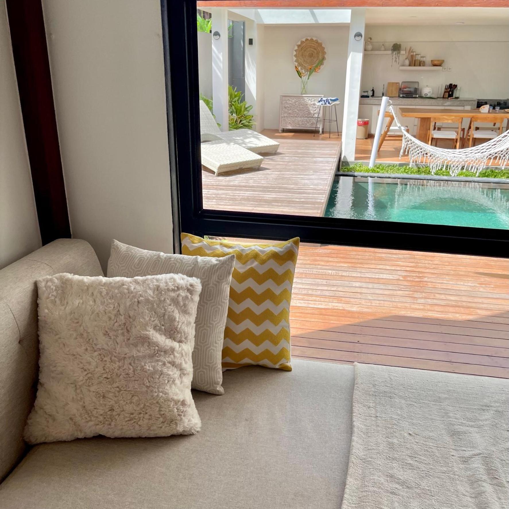 Stylish Tropical 2 Bedroom , , 400m To Finn