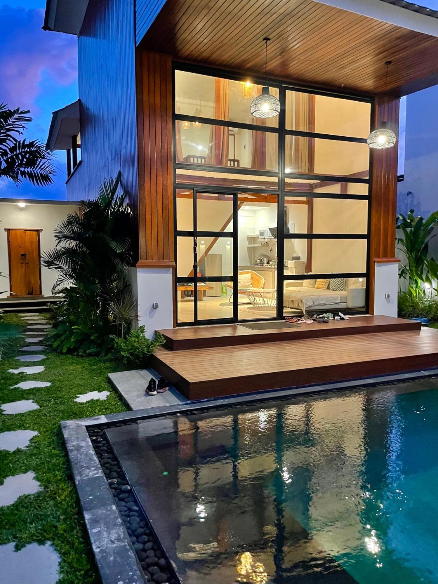 Stylish Tropical 2 Bedroom , , 400m To Finn * Canggu