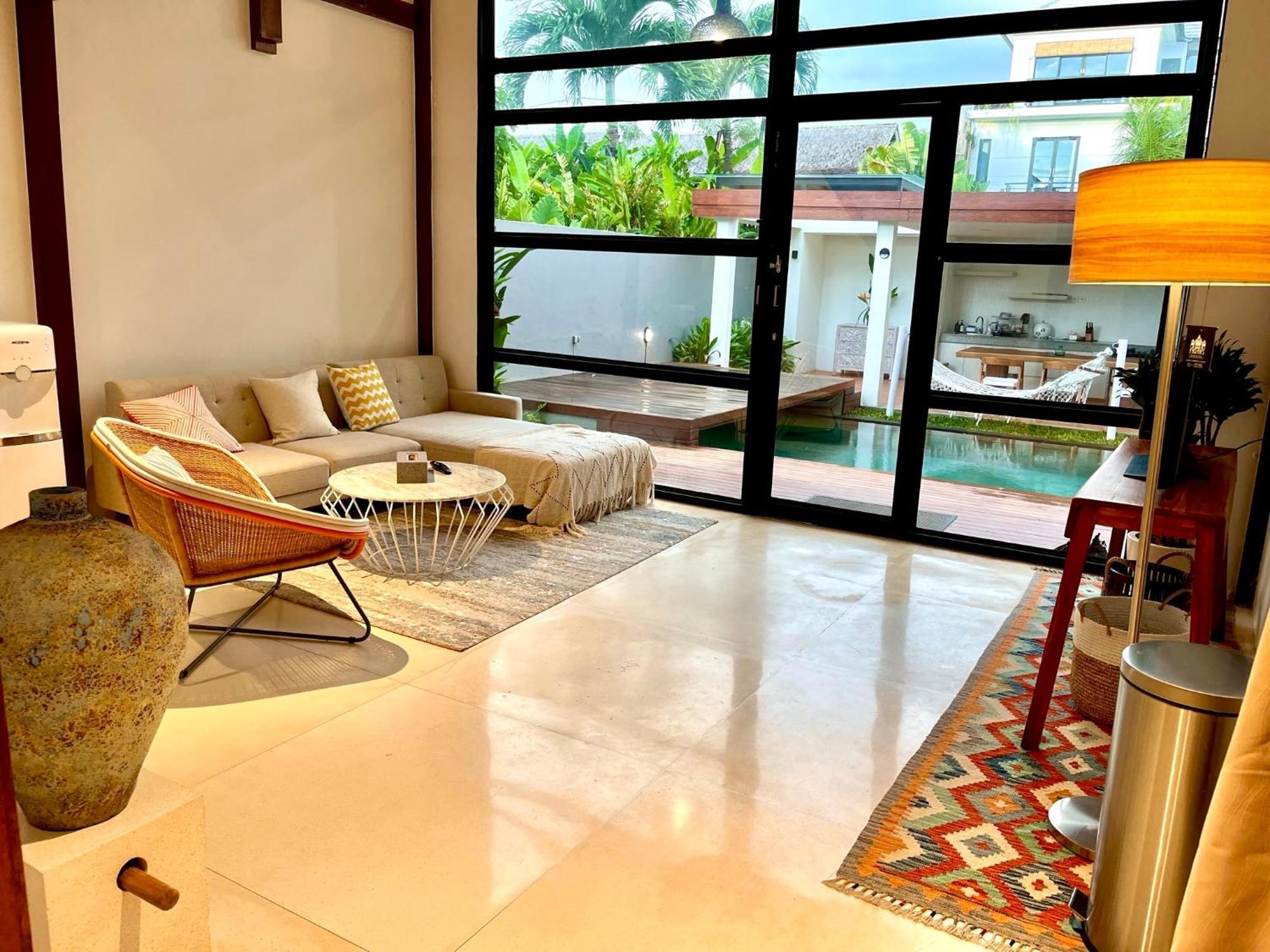 Stylish Tropical 2 Bedroom , , 400m To Finn