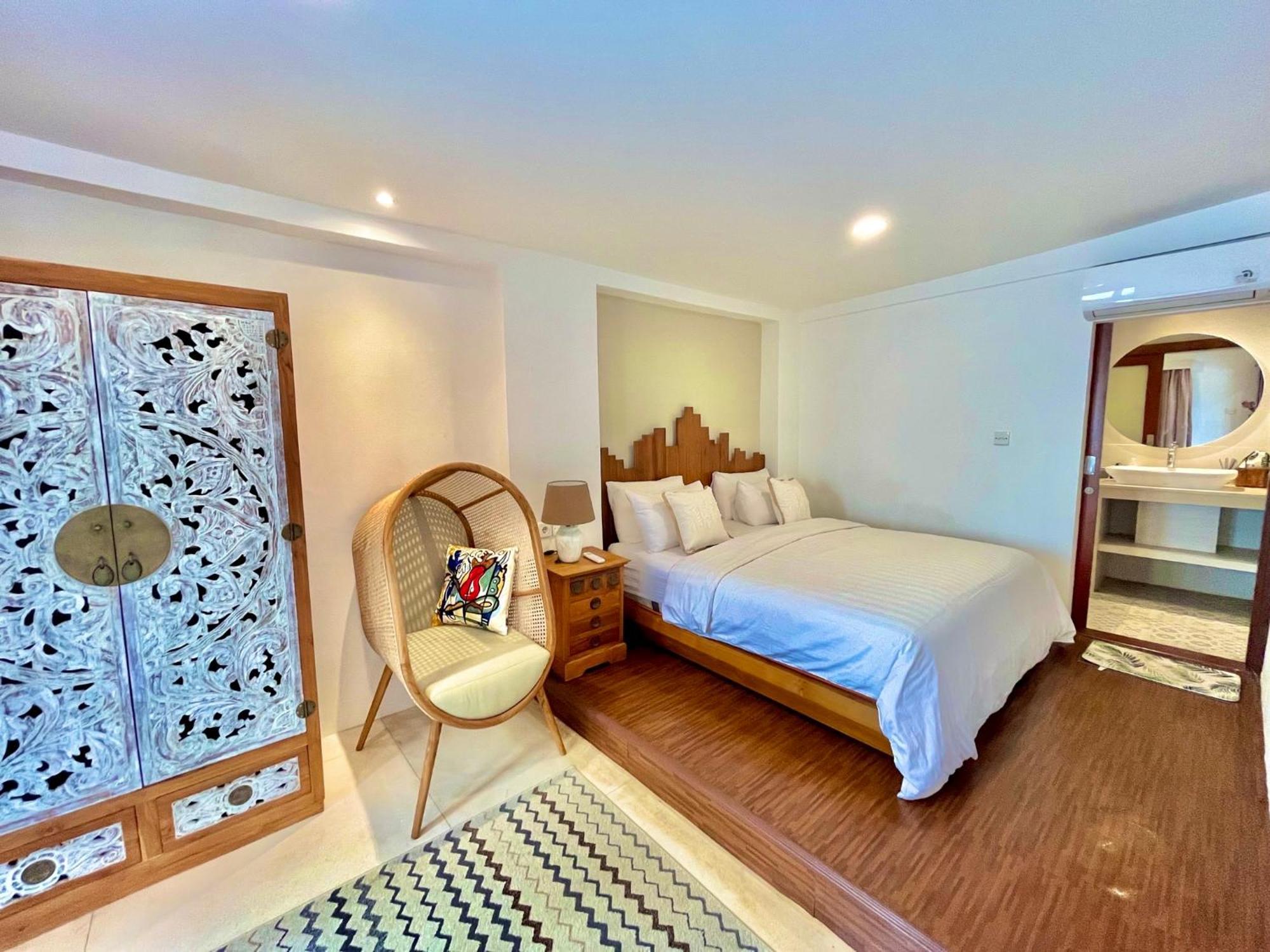 Villa Stylish Tropical 2 Bedroom , , 400m To Finn Canggu