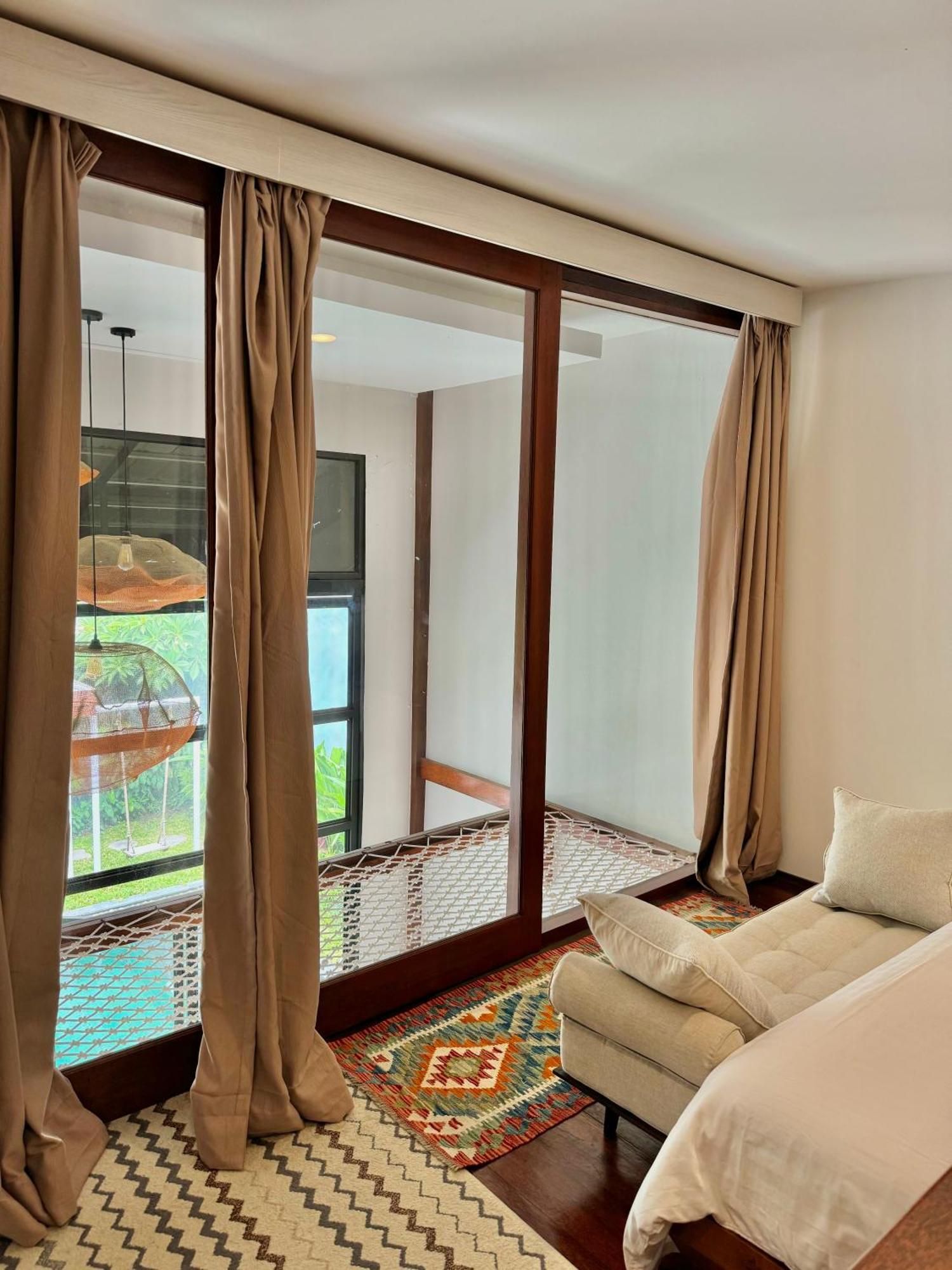 Stylish Tropical 2 Bedroom , , 400m To Finn Villa