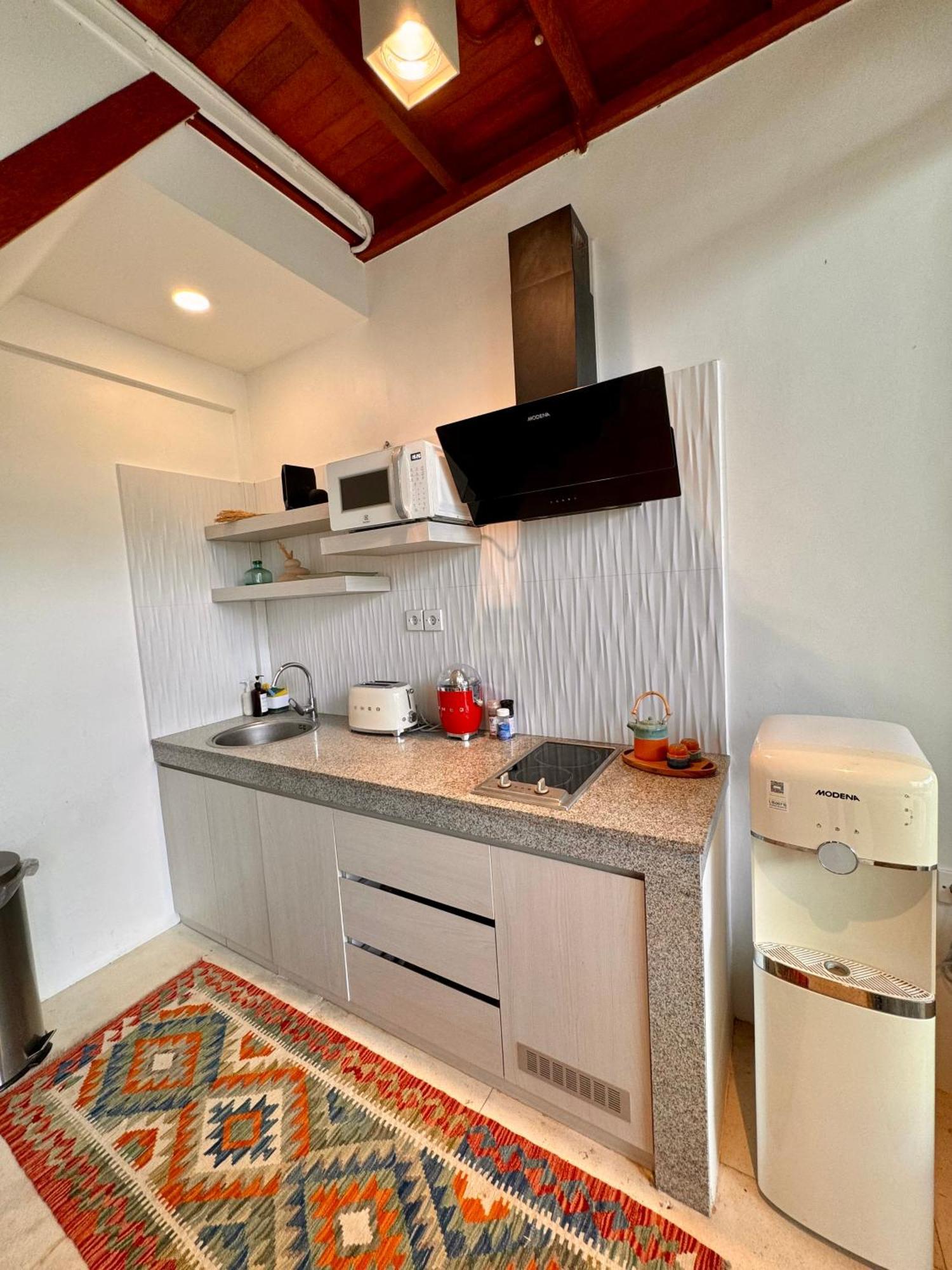 Stylish Tropical 2 Bedroom , , 400m To Finn Villa
